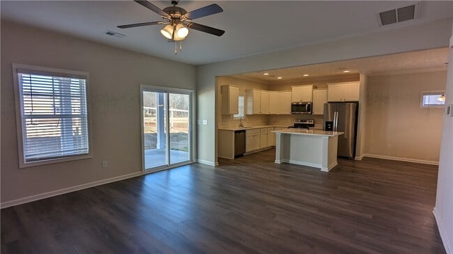 Building Photo - 405 Sonoma Ct