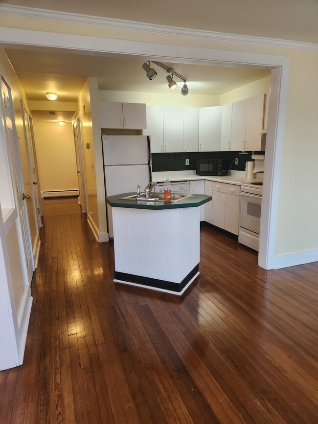 Building Photo - 96 Portland Ave