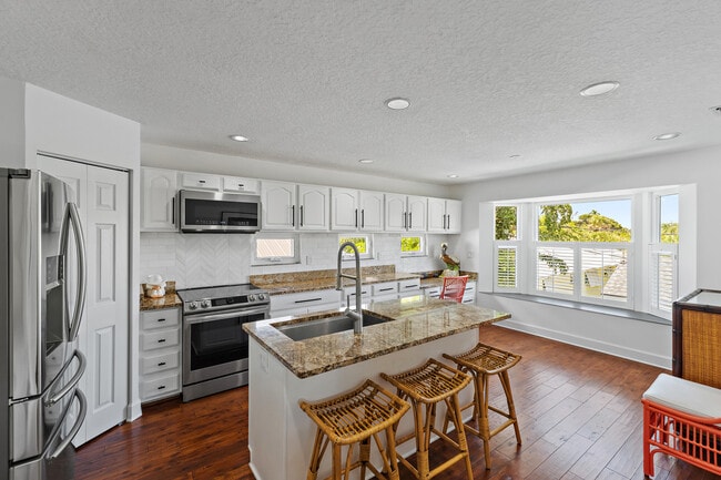 Building Photo - 3463 Canal Ct
