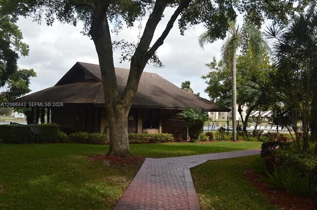 Building Photo - 9420 Poinciana Pl