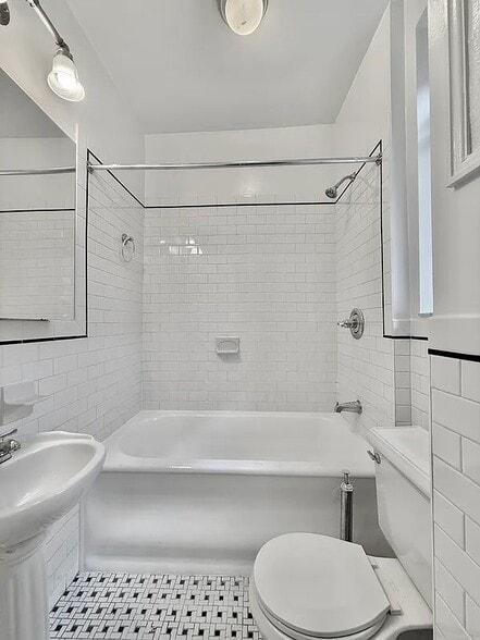 Building Photo - 305 W 45th St
