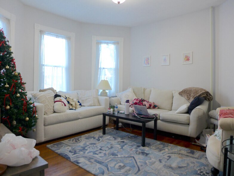 Building Photo - 6 Bucknam St