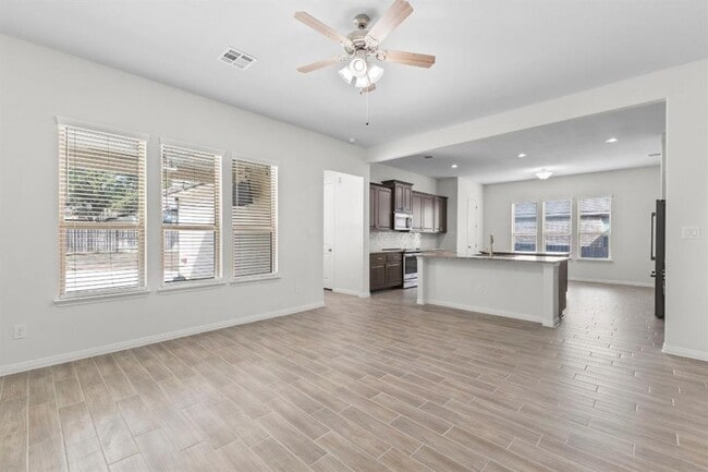 Building Photo - 104 Scenic Hills Cir