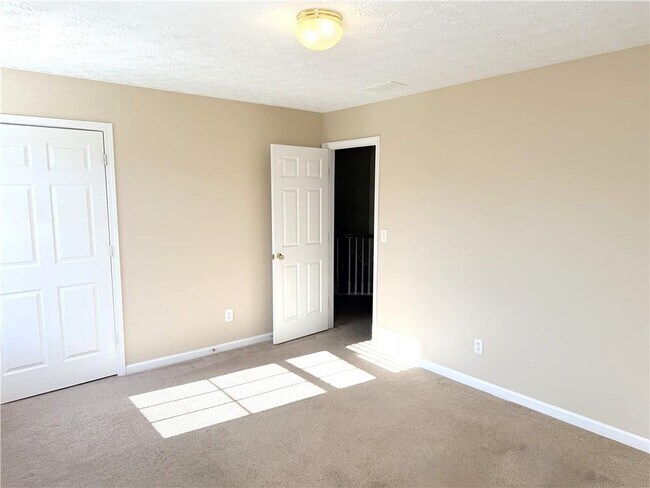 Building Photo - 1210 Skylar Ridge Cir