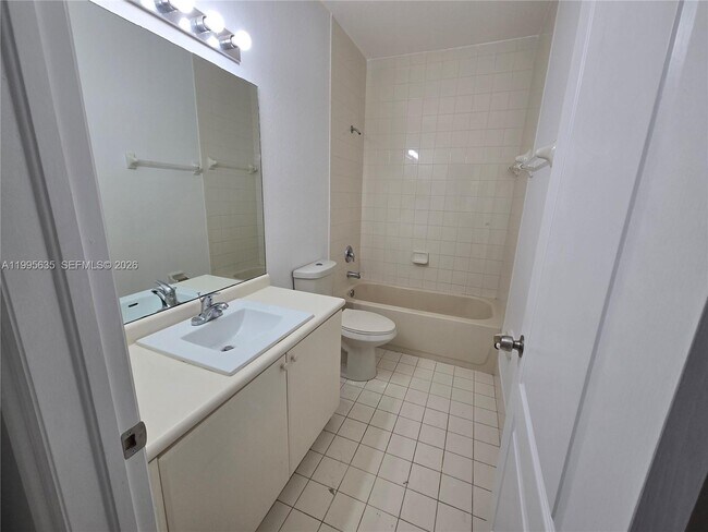 Building Photo - 2903 SE 17th Ave