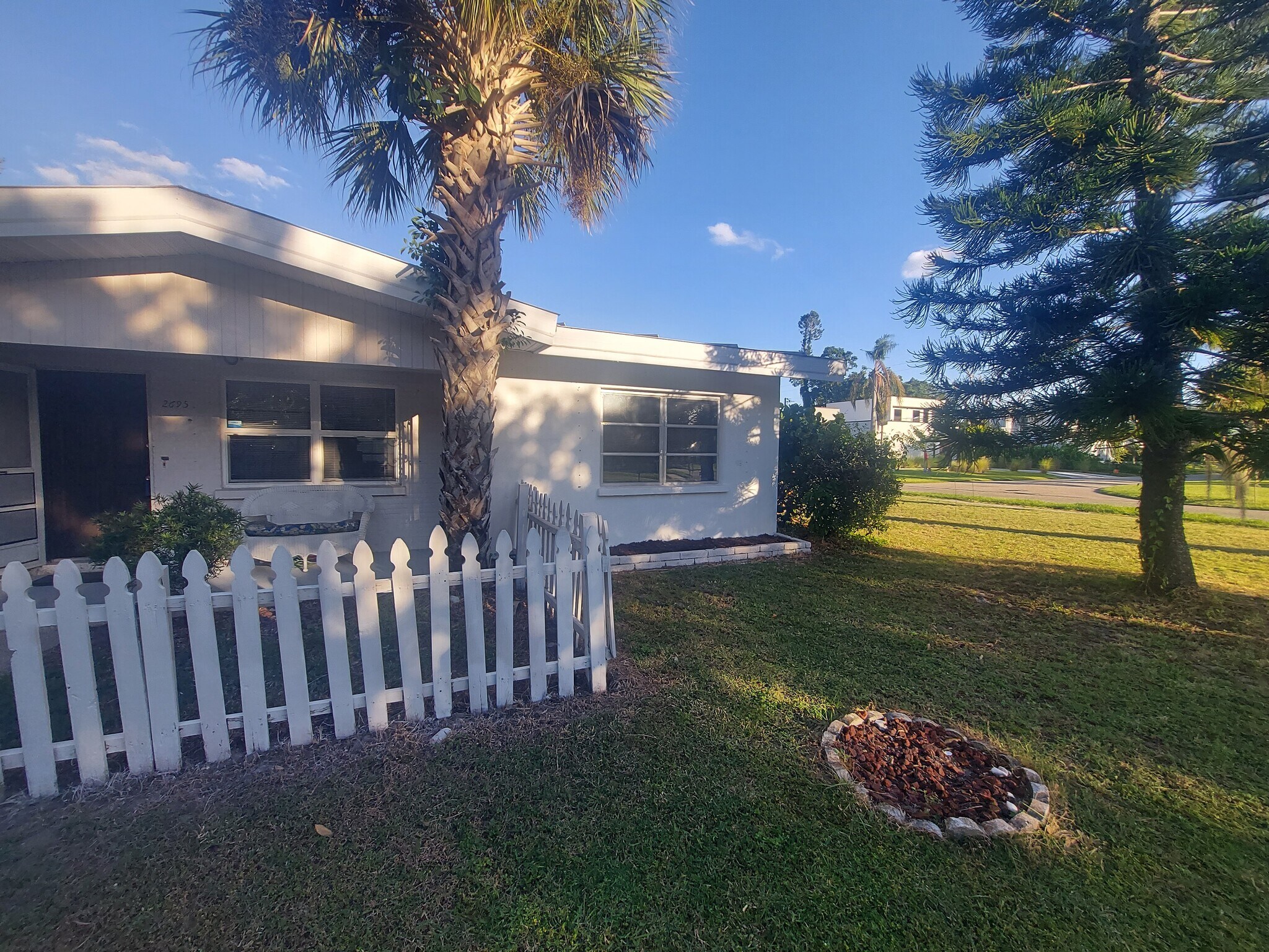 Building Photo - 2695 S East Ave