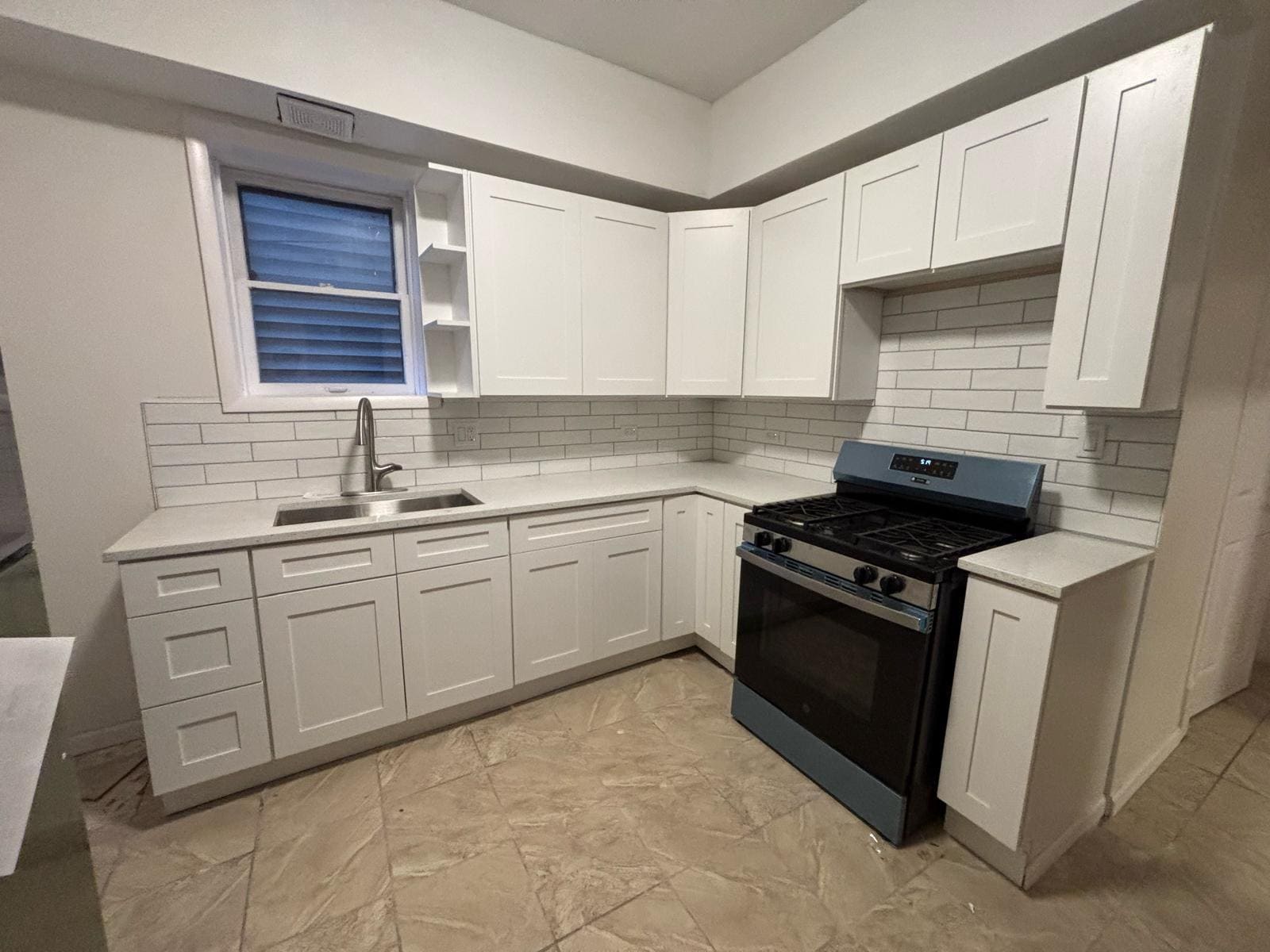 Building Photo - 11305 S Edbrooke Ave