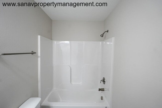 Building Photo - "Modern Comfort Meets Convenience: Your Ideal Home in Waukee"