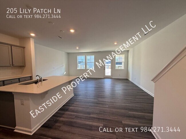 Building Photo - 205 Lily Patch Ln