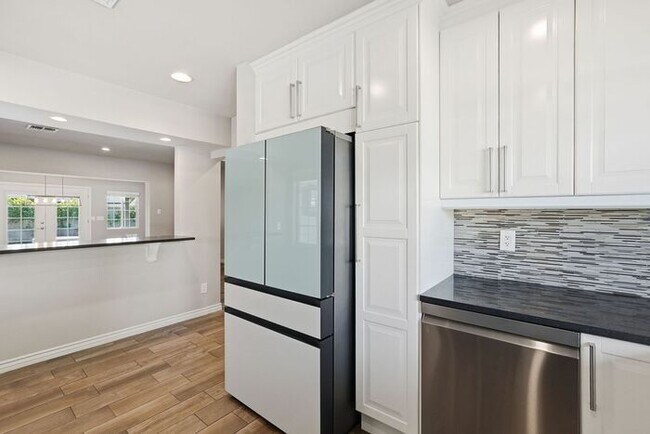 Building Photo - Modern 4 Bedroom, 3 Bathroom Home