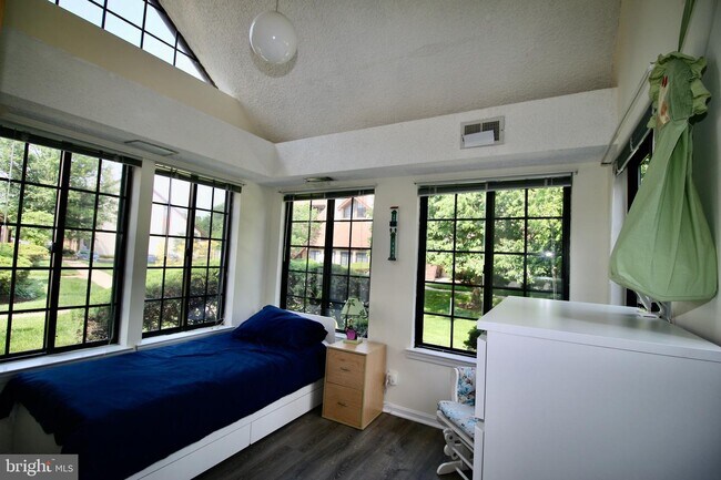 Building Photo - 6033 Curtier Dr