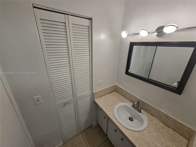 Building Photo - 1515 NE 125th Terrace