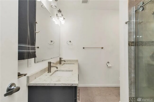 Building Photo - 1511 Wilson St SE