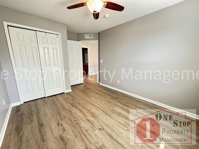 Building Photo - Luxury 5 bedroom, 4 bathroom Home Availabl...