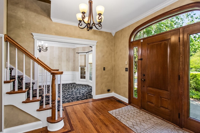 Building Photo - 4N475 S Robert Frost Cir