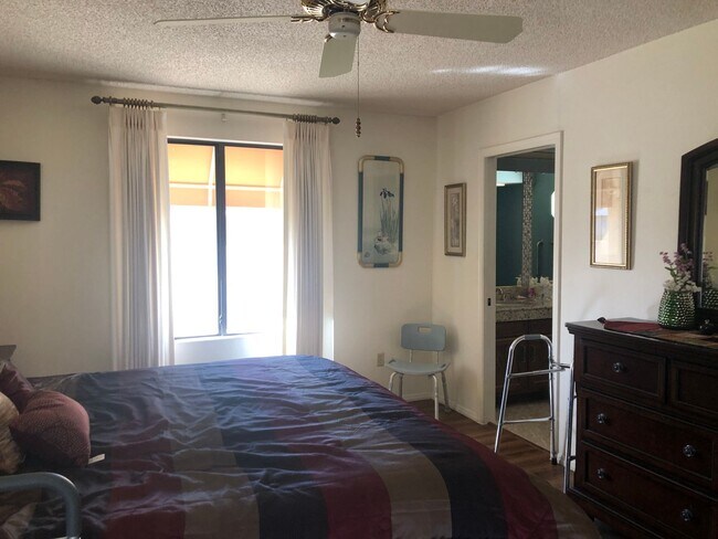 Building Photo - Welcome to this charming 2-bedroom, 2-bathroom home. Available April through October 2026!