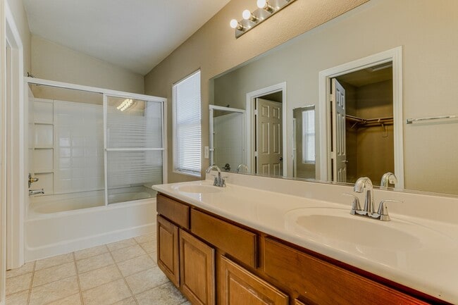 Building Photo - ** COMING SOON!!! ** Charming Henderson Townhome with Double-Sided Fireplace, Stainless Steel Kit...