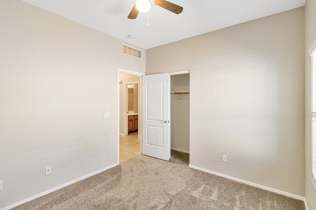 Building Photo - Bright Open Living & a Patio Perfect for Relaxing!