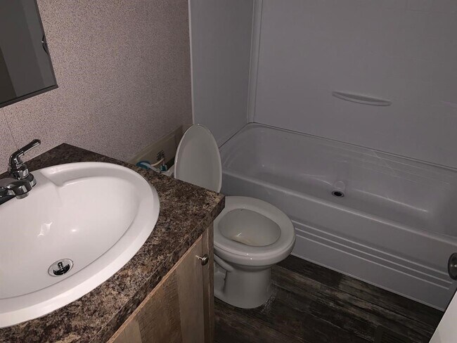 Building Photo - 16496 Dunhill Ln