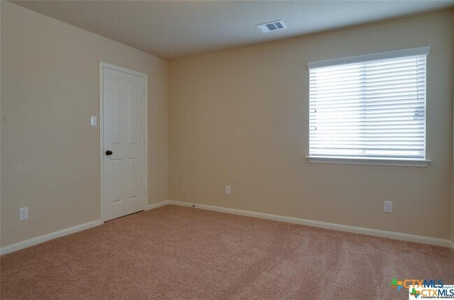 Building Photo - 271 Limestone Creek
