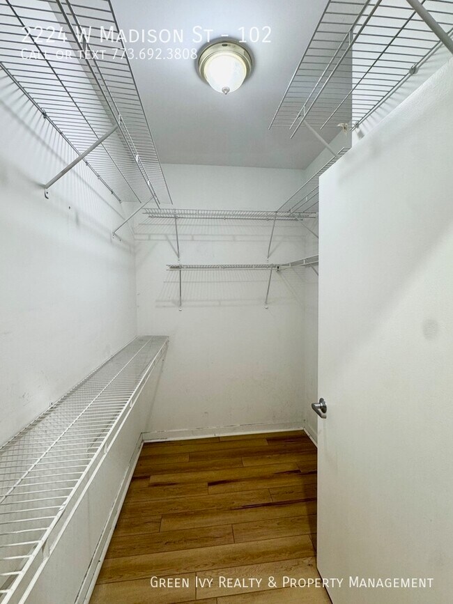 Building Photo - 2224 W Madison St