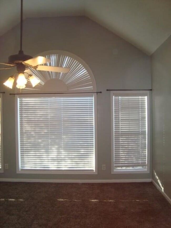 Building Photo - Ready to Rent!