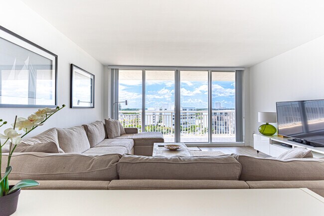 Building Photo - 3546 S Ocean Blvd