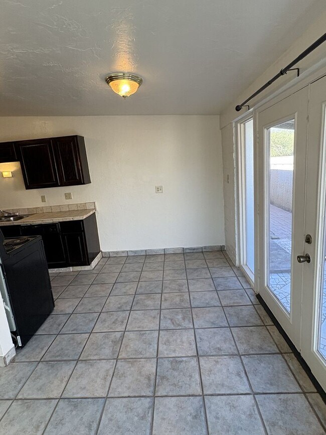 Building Photo - Great central location on cul-de-sac