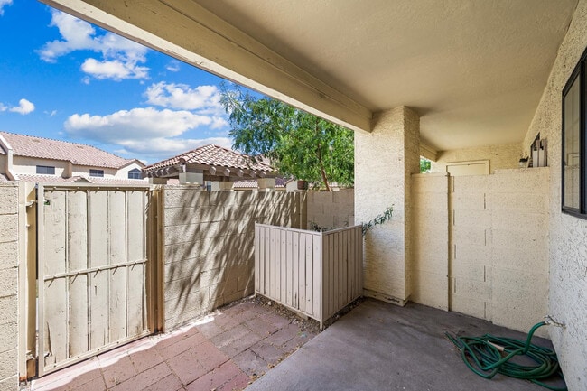 Building Photo - 455 S Mesa Dr