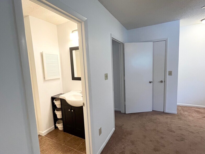 Building Photo - 1130 Silent Harbor Ct