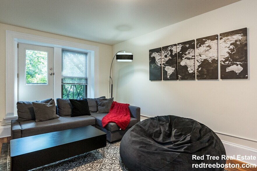 Building Photo - 1471 Beacon St