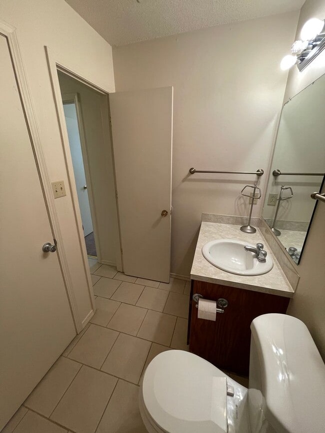 Building Photo - 1911 S Z St