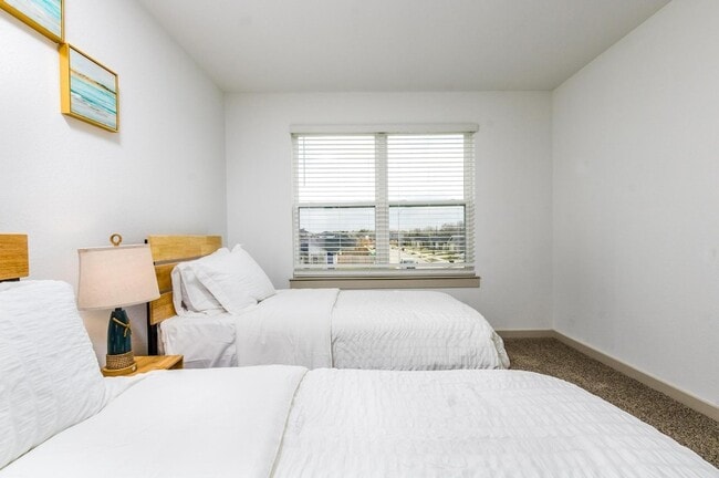 Building Photo - 12832 Barnsbury Ln