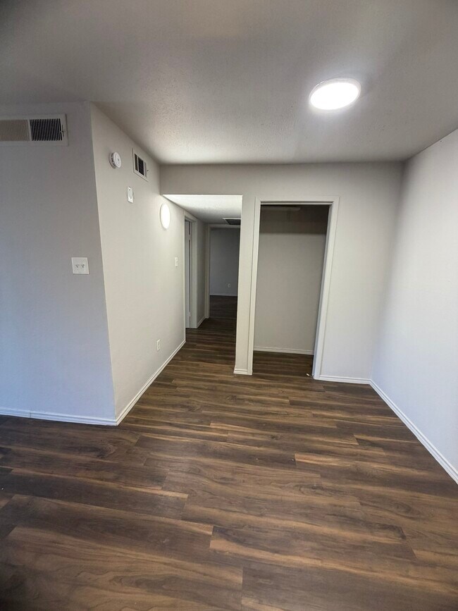 Building Photo - 10001 Westpark Dr