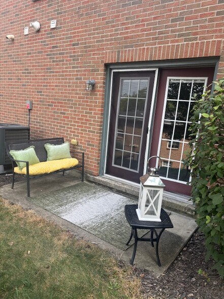 Outdoor area - 2521 Ravine St