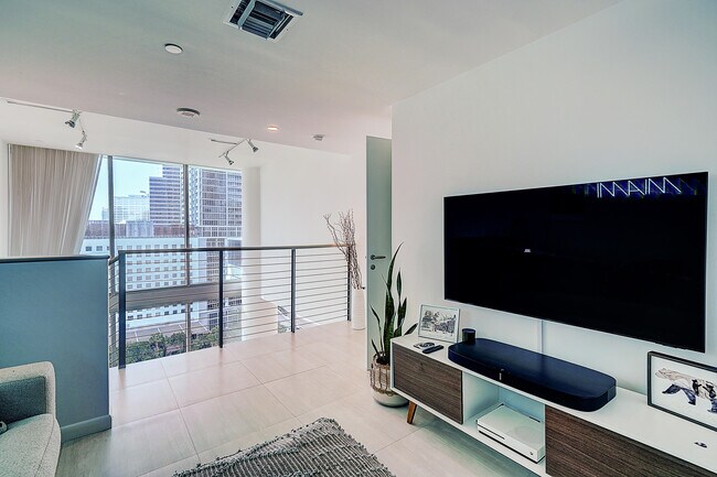 Building Photo - 200 Biscayne Blvd Way
