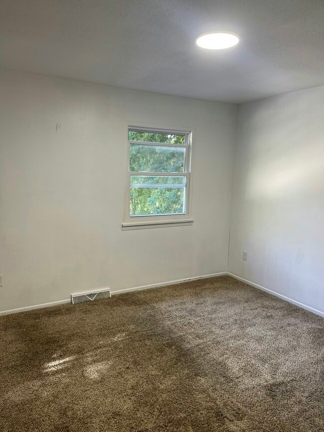 Building Photo - 4161 W Ridge Rd