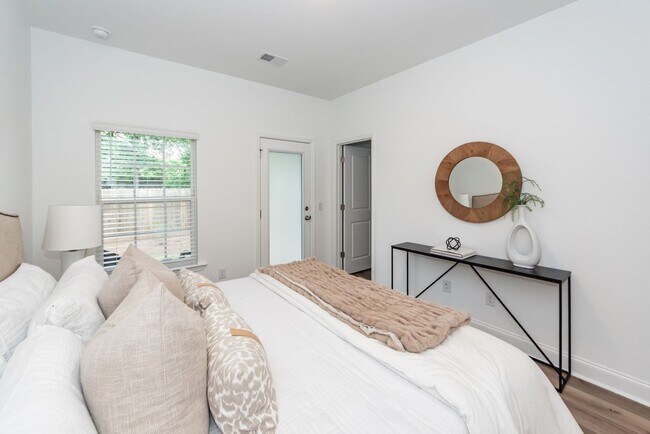 Building Photo - 3 Bedroom, 2.5 Bathroom Townhome in Twin Rivers - Wando