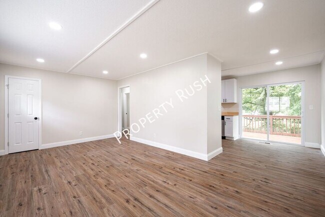Building Photo - 7736 Holiday Hills Cir