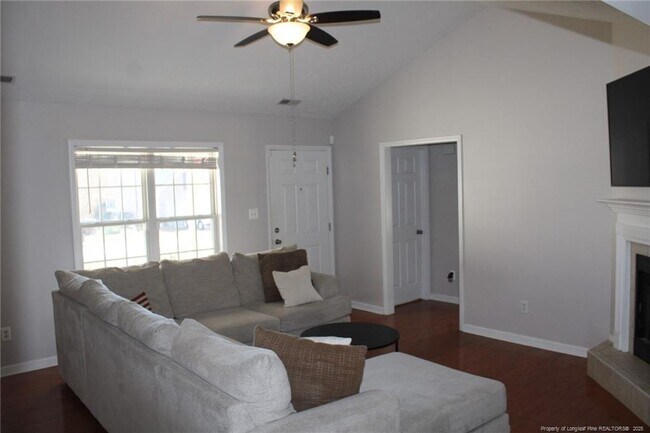 Building Photo - 209 Dolphin Dr