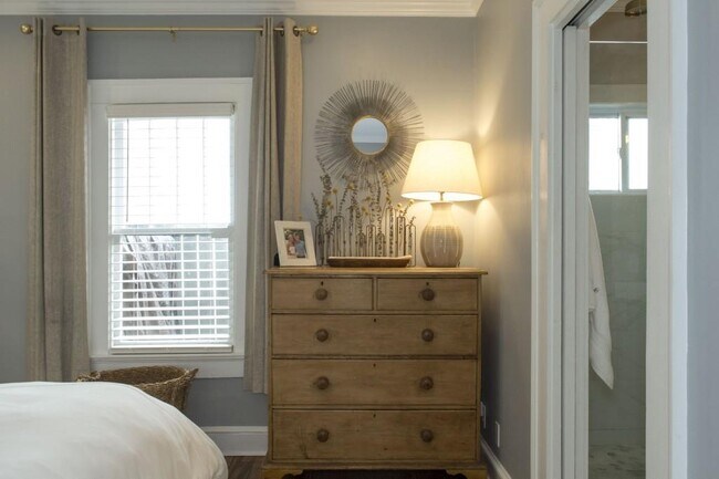 Building Photo - 801 Durant Pl NE