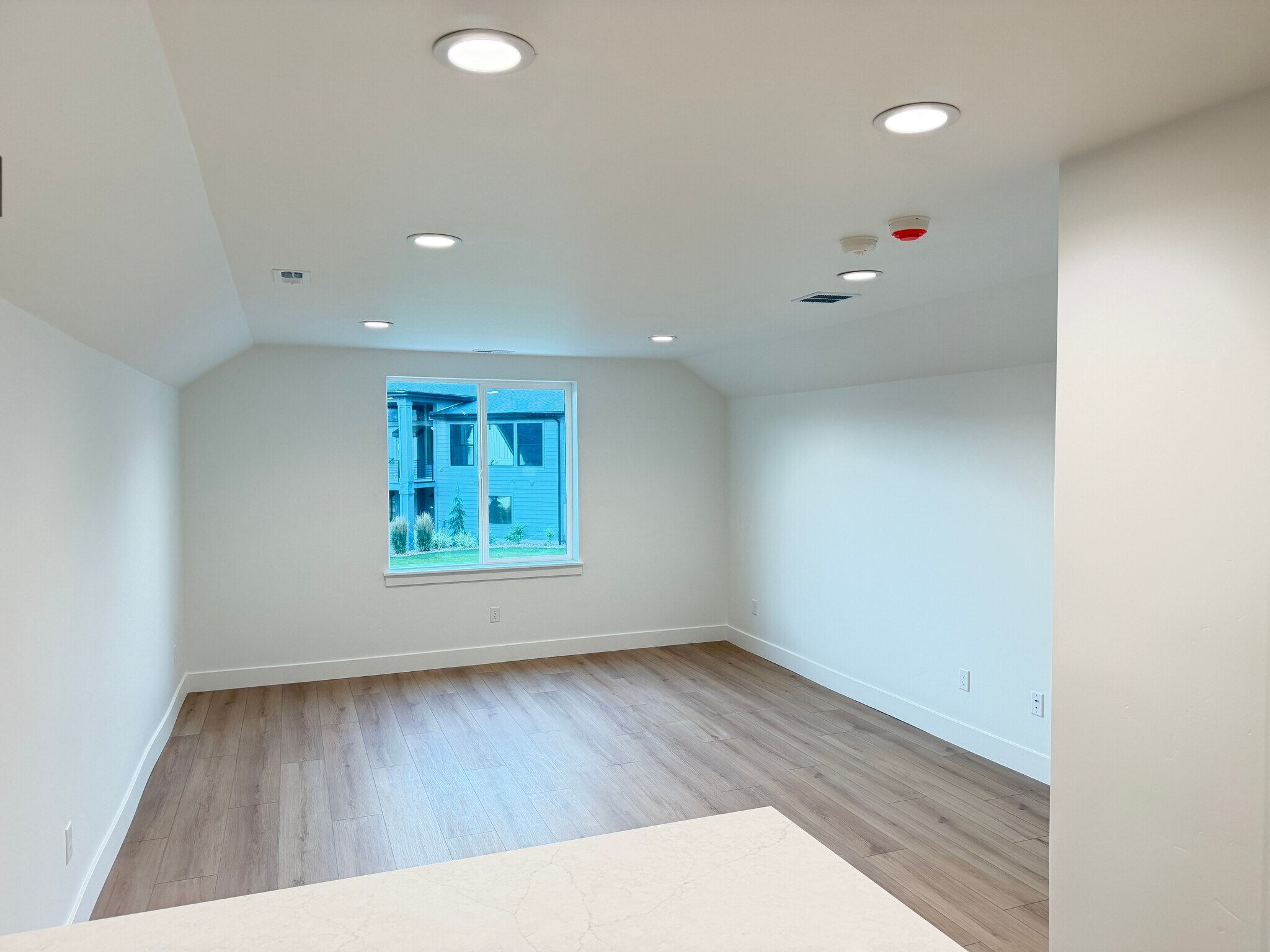 Building Photo - 3055 W Bonneville Cir