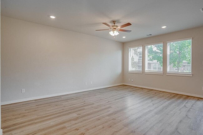 Building Photo - 505 Pearly Eye Dr