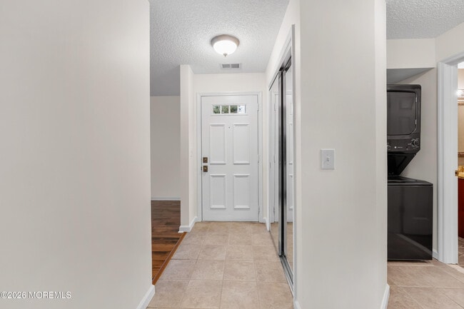 Building Photo - 2230 Bridge Ave