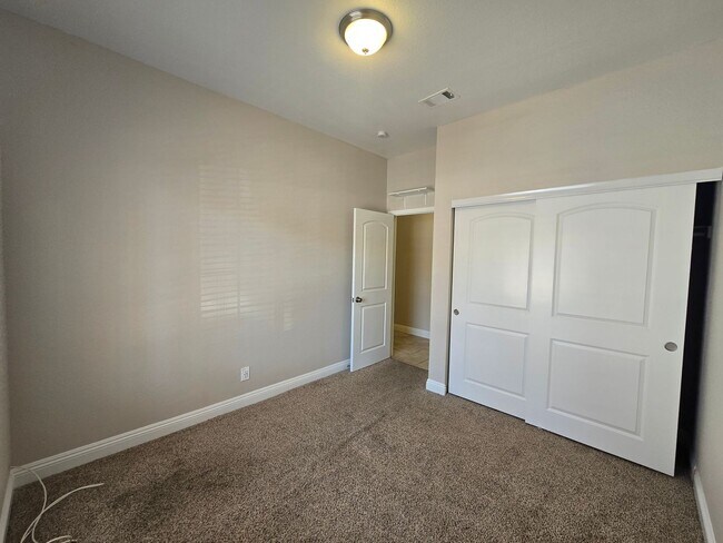 Building Photo - A Fabulous 4 Bedroom Single Story Home at the Lakes