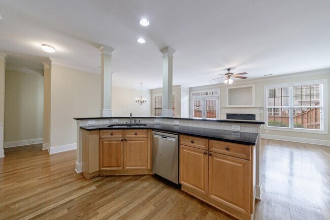 Building Photo - 10293 Midway Ave