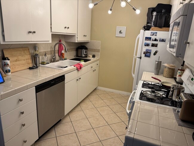 Recent Tenant Interior - 43 23rd Ave