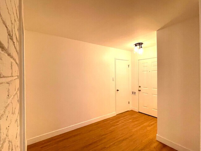 Building Photo - Updated Four Bedroom home in Riverside $3,150