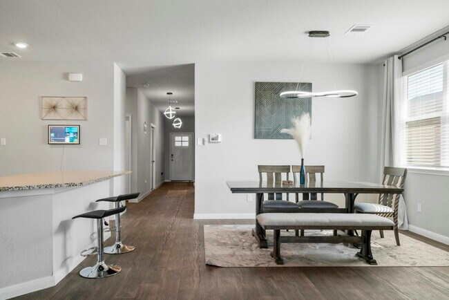 Building Photo - 212 Apache Plum Dr