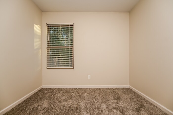Building Photo - 2415 Marlin Dr